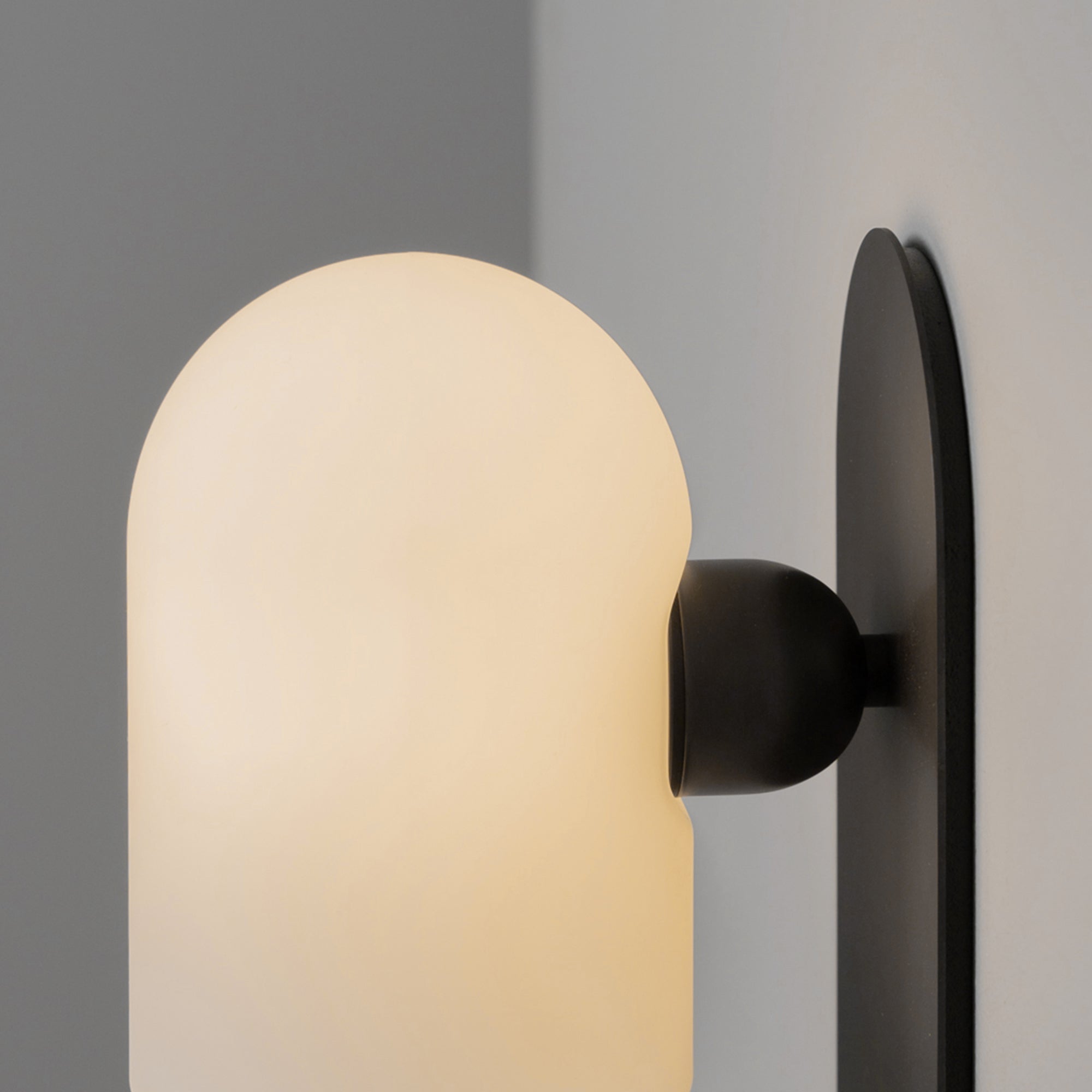 Schwung Odyssey Black Gunmetal Wall Light | Large